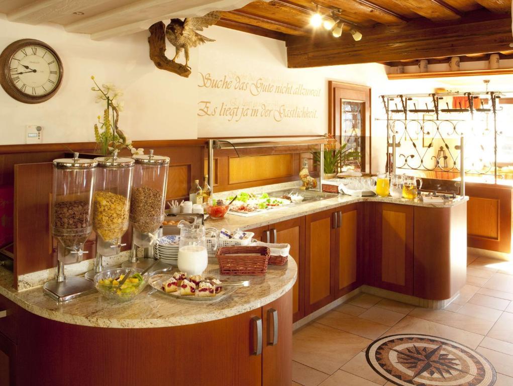 Landgasthof - Hotel Zum Stern Linden  Extérieur photo