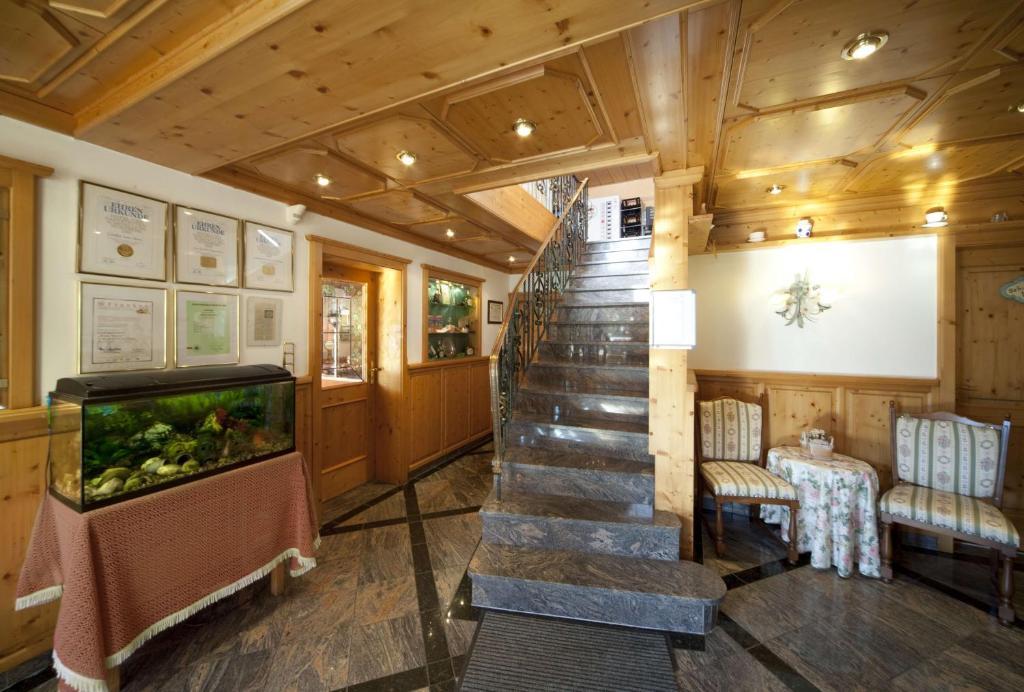 Landgasthof - Hotel Zum Stern Linden  Extérieur photo